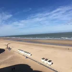 Apartment Geniet De Zee Met Top-appartement Fuji, Ostende
